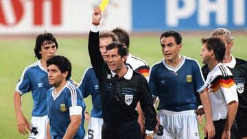 El árbitro de la final del 90: "Pude expulsar a Maradona antes de empezar"