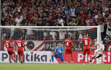 3-0. Ben Yedder marcó el tercer gol.