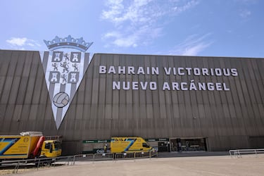 Un escudo gigante para presidir fondo norte de El Arc¨¢ngel
