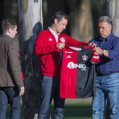 Osvaldo Martínez aplaude que Martino visite a todos los equipos