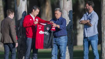 Osvaldo Martínez aplaude que Martino visite a todos los equipos