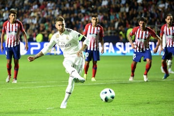 Sergio Ramos marcó el 2-1 de penalti.