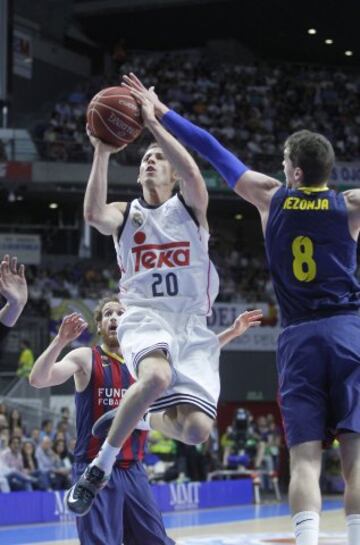 Jaycee Carroll y Hezonja.