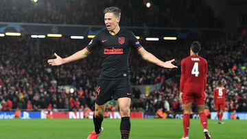 Marcos Llorente celebra uno de sus goles al Liverpool.