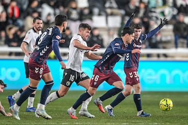 Íñigo Córdoba devuelve la sonrisa al Burgos ante un ineficaz Eibar