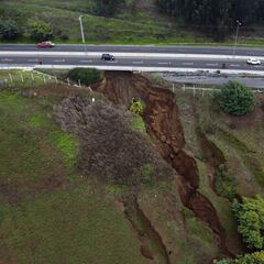 Encuentran un socavón de 20 metros en Concón y las fotografías impactan: riesgo inminente en la ruta