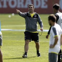 Pablo Guede trabaja para que Colo Colo defienda con tres