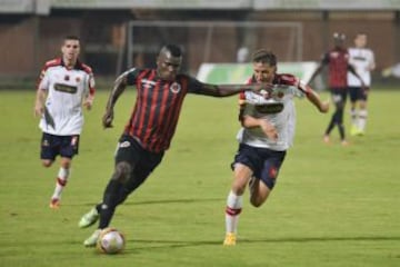 Cúcuta sigue sin ganar y ya es penúltimo del torneo con ocho puntos. Ante la invasión de campo por parte de sus hinchas, la plaza podría ser sancionada.