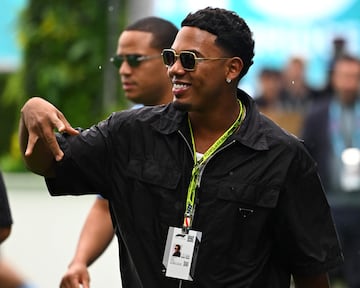 El rapero puertorrique?o Myke Towers en el paddock antes del Gran Premio de F1 de Miami.