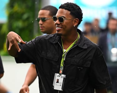 El rapero puertorriqueño Myke Towers en el paddock antes del Gran Premio de F1 de Miami.