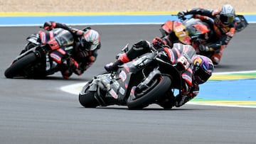 Martín le ganó a Bezzecchi la batalla por el tercero.