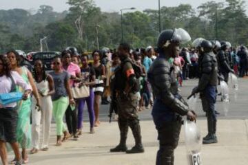 Largas esperas en los estadios de la Copa de África