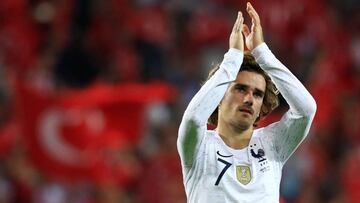 Soccer Football - Euro 2020 Qualifier - Group H - Turkey v France - Torku Arena, Konya, Turkey - June 8, 2019  France&#039;s Antoine Griezmann applauds fans after the match   REUTERS/Umit Bektas