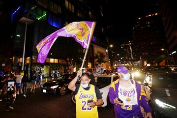 Los Angeles celebra la victoria de sus Lakers