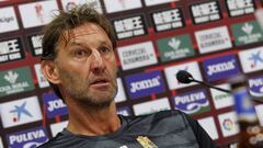 Tony Adams, entrenador del Granada.