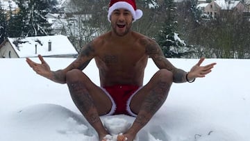 Neymar felicita la Navidad en febrero y desnudo en la nieve cinco d&iacute;as antes del Real Madrid PSG de Champions