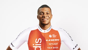 El delantero francés Mbappé con la camiseta del Cofidis en la imagen publicada por el equipo ciclista. COFIDIS