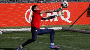 Alex Padilla is an Athletic Bilbao goalkeeper and may be considered by Diego Cocca in the World Cup preparation process.