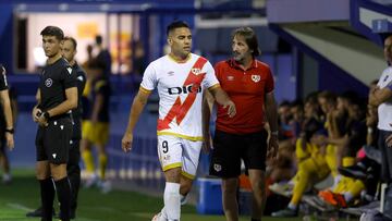 Falcao se retira lesionado ante el Alcorcón.