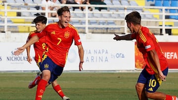 Daniel Yáñez, uno de los mejores extremos de la cantera madridista, hizo un golazo de falta con la Sub-17 en el pasado Europeo en Chipre.