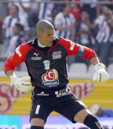 "Si volviera a nacer me llamaría Miguel Calero, sería portero y vestiría los colores del Pachuca”, inmortal frase de Miguel Calero. 