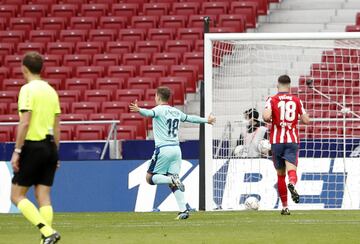 Jorge De Frutos aprovecha que Oblak subi¨® a intentar el empate del Atleti, para marcar a puerta vac¨ªa el 0-2 definitivo.