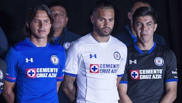 La nueva playera de local ser&aacute; en el tradicional azul y la de visita en blanco. El color azul marino se mantendr&aacute; en la indumentaria alternativa.