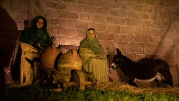 Varias actrices en el Belén Viviente de Buitrago de Lozoya, a 16 de diciembre de 2023, en Buitrago de Lozoya, Madrid (España).  La Asociación Cultural ‘Belén Viviente de Buitrago del Lozoya’ es una asociación cultural sin ánimo de lucro que lleva 33 años realizando una tradición teatral estática con más de 41 escenas bíblicas. Este belén es la tradición más arraigada del municipio, reconocido a nivel autonómico y nacional, lleva XXXIII años de tradición.
17 DICIEMBRE 2023;BELÉN;NAVIDAD;RECURSOS;ACTORES;ESCENAS;BIBLIA;TRADICIÓN
Rafael Bastante / Europa Press
17/12/2023