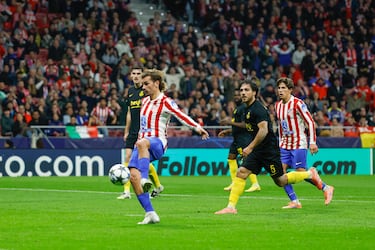 El delantero francés empujó el balón al fondo de la portería tras un recoger un rechace precedido de un fuerte disparo de Nahuel Molina que impactó contra un palo. 