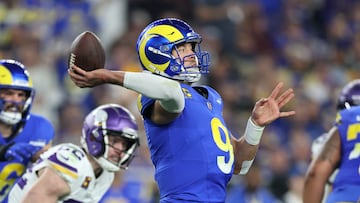 GLENDALE, ARIZONA - JANUARY 13: Matthew Stafford #9 of the Los Angeles Rams throws a pass during the third quarter during the NFC Wild Card Playoff at State Farm Stadium on January 13, 2025 in Glendale, Arizona. Christian Petersen/Getty Images/AFP (Photo by Christian Petersen / GETTY IMAGES NORTH AMERICA / Getty Images via AFP)