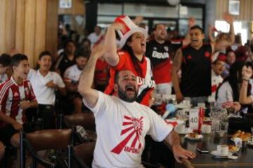 DEPORTES
LOS HINCHAS DE RIVER VIENDO EL PÁRTIDO EN BAR DEL ESTADIO.
FOTO ORTIZ GUSTAVO 16-12-15