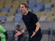 Soccer Football - Copa Libertadores - Semi Final - First Leg - Flamengo v Racing Club - Estadio Maracana, Rio de Janeiro, Brazil - October 22, 2025 Flamengo coach Filipe Luis reacts REUTERS/Sergio Moraes