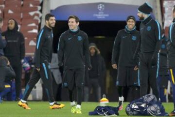 Último entrenamiento del Barcelona antes del partido de Champions League de octavos de final frente al Arsenal 