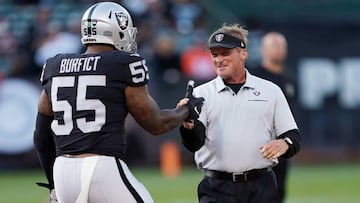 OAKLAND, CALIFORNIA - SEPTEMBER 09: Head coach Jon Gruden of the Oakland Raiders greets outside linebacker Vontaze Burfict #55 prior to their game against the Denver Broncos at RingCentral Coliseum on September 09, 2019 in Oakland, California.   Thearon W. Henderson/Getty Images/AFP
 == FOR NEWSPAPERS, INTERNET, TELCOS &amp; TELEVISION USE ONLY ==