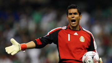 SOCCER/FUTBOL

WORLD CUP QUALIFIERS 2010

MEXICO VS HONDURAS

MEXSPORT DIGITAL IMAGE

20 August 2008:  Action photo of Oswaldo Sanchez of Mexico, during World Cup 2010 qualifiers game held at Mexico city./Foto de accion de Oswaldo Sanchez de Mexico, durante juego eliminatorio para la Copa del Mundo 2010 celebrado en la ciudad de Mexico. MEXSPORT/REFUGIO RUIZ