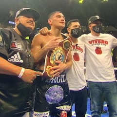 Vergil Ortiz saca matrícula ante Hooker y pide a Crawford