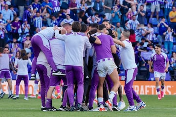 Los jugadores del Valladolid celebran el regreso a Primera División. 