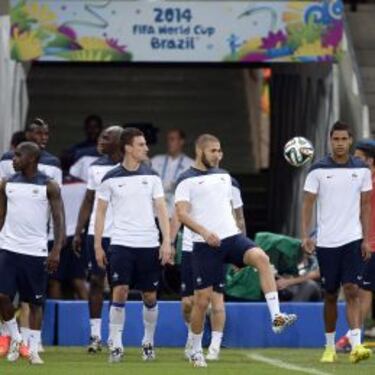 Karim Benzema pide más samba