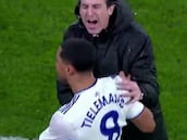 Emery estalla contra su jugador y acaba a empujones