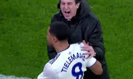 Emery estalla contra su jugador y acaba a empujones