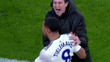 Emery estalla contra su jugador y acaba a empujones