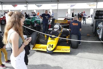 Tercera edición de la reunión y exhibición de automóviles clásicos en el circuito del Jarama

