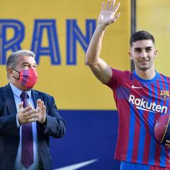 Barcelona president Joan Laporta tests positive for covid-19