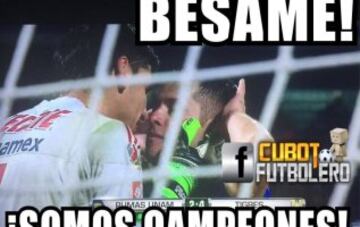 Los memes del beso entre Guzmán y Jiménez