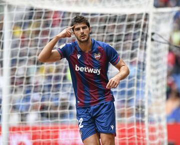 Real Madrid 3-2 Levante | Melero anotó el primer gol con la camiseta del Levante. No lo celebró al igual que Borja Mayoral. 

