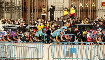 Roglic se corona campeón con Carapaz y Hugh Carthy en el podio