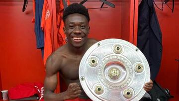 El exjugador de Vancouver Whitecaps salió campeón de Alemania con el Bayern Múnich esta temporada. El otro canadiense es Paul Stalteri.