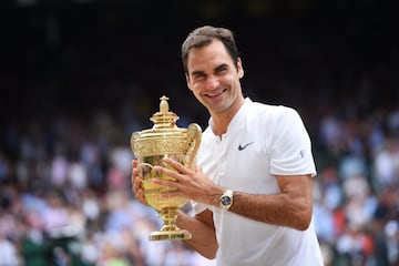 Federer regresó a su mejor nivel cuando parecía ir en decadencia y en este 2017, después de ganar el Australian Open ante Rafael Nadal, "El Maestro" también se llevó Wimbledon al vencer en la final al croata Marin Cilic en sets corridos, lo que le convirtió en el máximo ganador en el césped de Londres, tras superar los 7 títulos conseguidos por Pete Sampras.