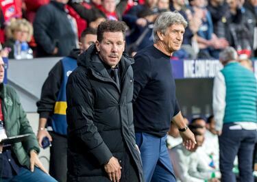 Diego Pablo Simeone y Manuel Pellegrini, entrenadores del Atlético de Madrid y Betis respectivamente.