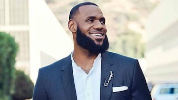 LeBron James comparte con los jugadores del FC Barcelona dise&ntilde;ador de trajes.